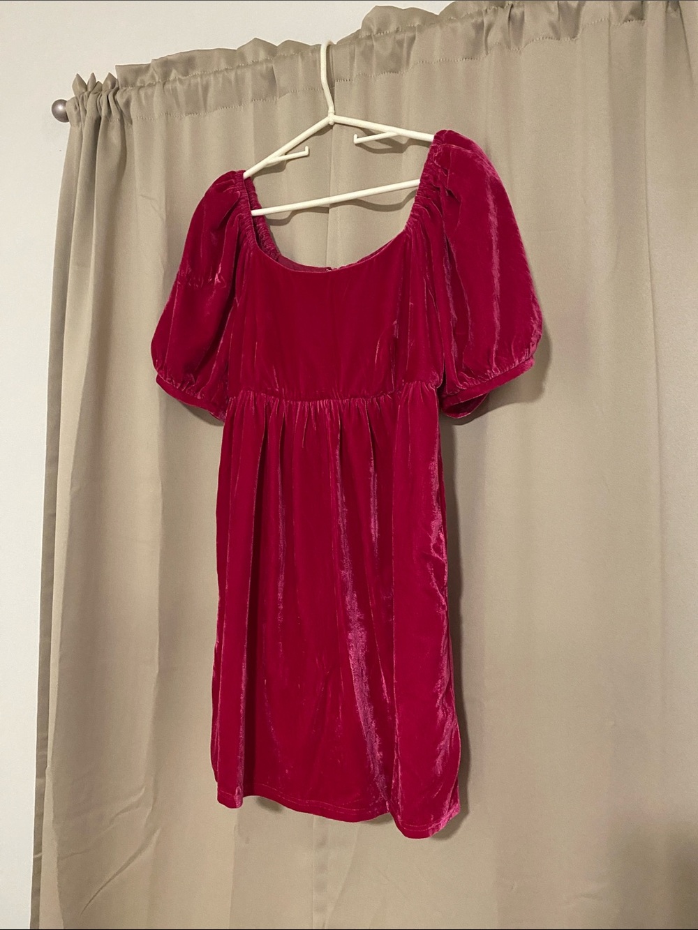 Woman’s English Factory Raspberry Velvet Puff-Sleeve babydoll Dress in Deep Pink